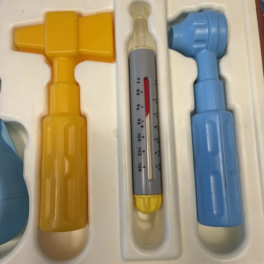 Fisher Price Medical Kit #936 "Complete" Good Condition Set ~ Vintage 1977 USA - Picture 10 of 14
